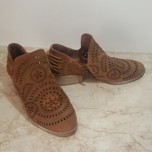 Veracruz Artisans Brown Perforated Suede  Women's Ankle Boots 38